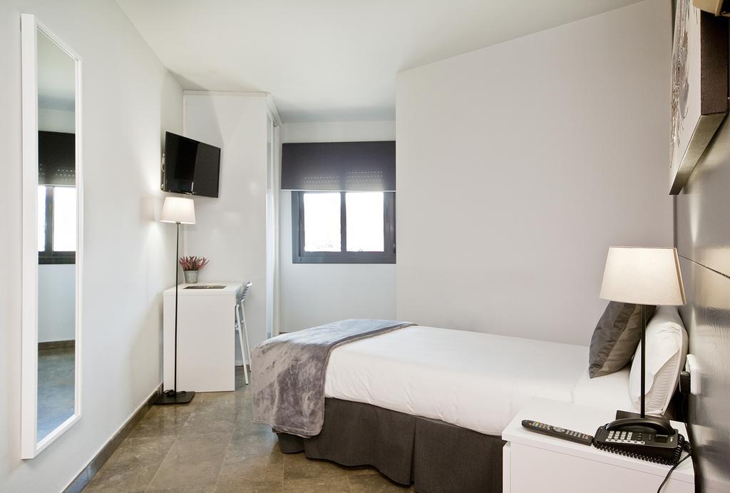 Hotel Sant Pere Ll Hspii Rubí Εξωτερικό φωτογραφία
